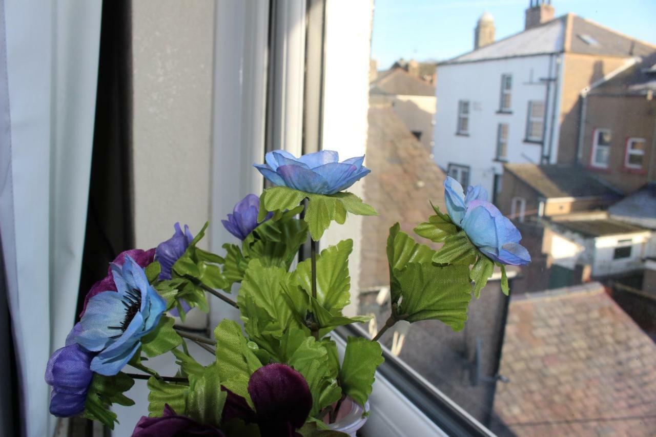 John St Town House - Self Catering - Guesthouse Style - Great Value Family And Double Rooms Workington Buitenkant foto